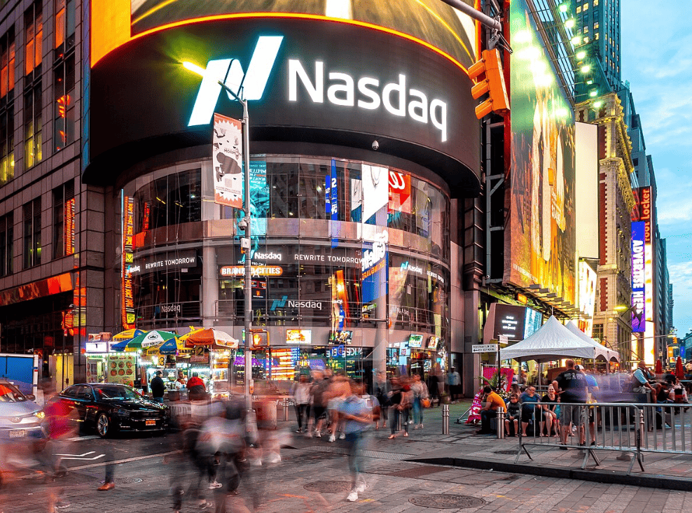 Здание биржи Nasdaq в Нью-Йорке