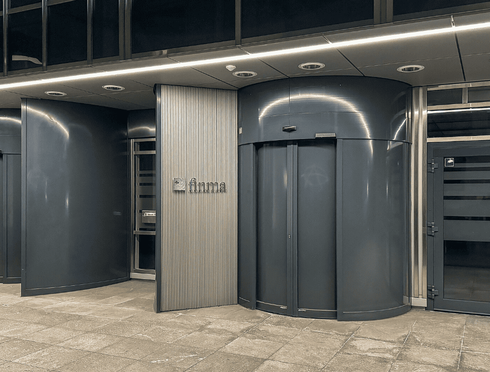 Вход в здание FINMA